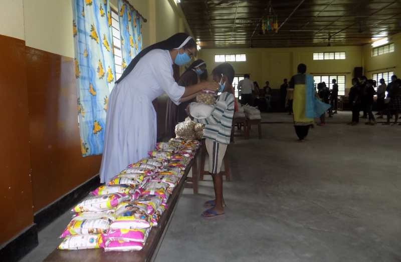 Food distribution during World day against child albour